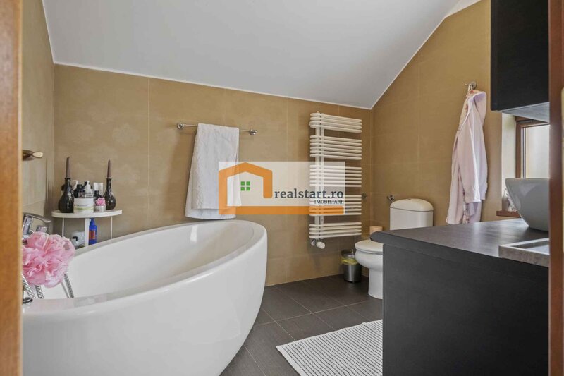 Tamasi, langa padurea Corbeanca, P+M, teren 780 mp, terasa 35 mp, mobilata & utilata