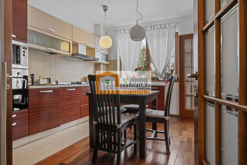 Tamasi, langa padurea Corbeanca, P+M, teren 780 mp, terasa 35 mp, mobilata & utilata